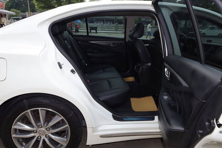 Used Infiniti Q50L 2022 2.0T Comfort Edition Interior 9