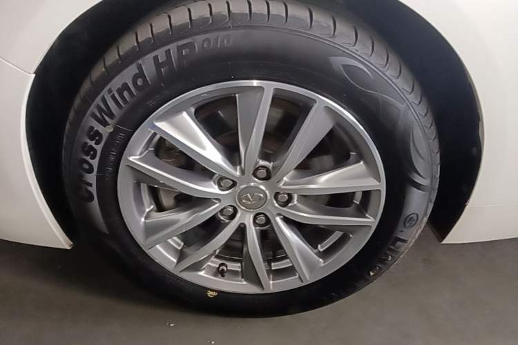 Used Infiniti Q50L 2022 2.0T Comfort Edition Left Front Wheel Hub