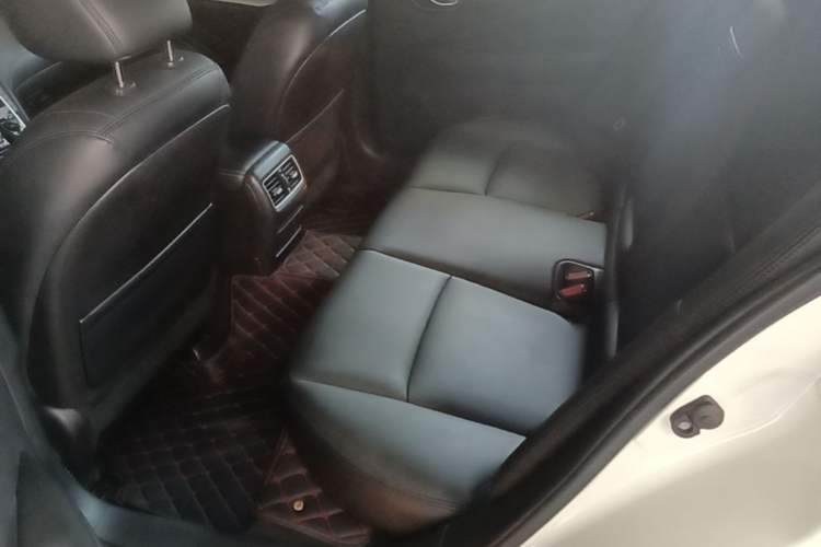 Used Infiniti Q50L 2022 2.0T Comfort Edition Left Rear Seat