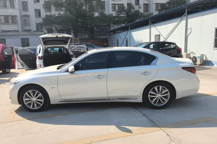 Used Infiniti Q50L 2022 2.0T Comfort Edition Left Side