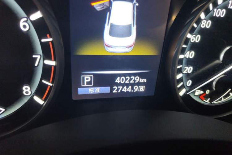 Used Infiniti Q50L 2022 2.0T WAVE Edition Odometer Close Up