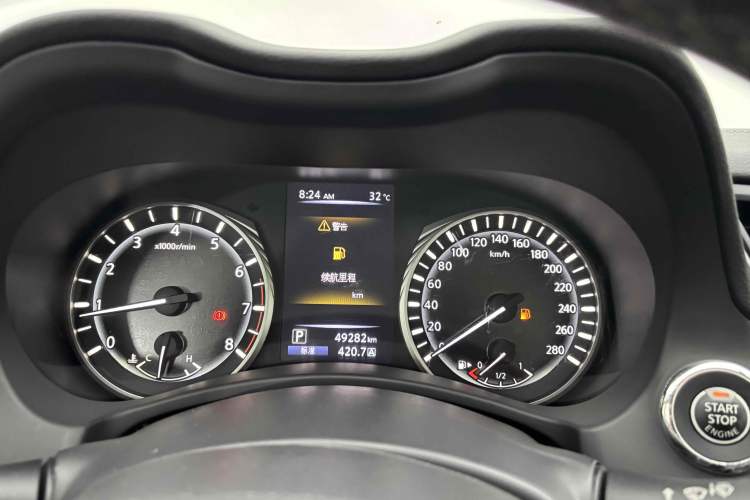 Used Infiniti Q50L 2022 2.0T Comfort Edition Odometer Close Up