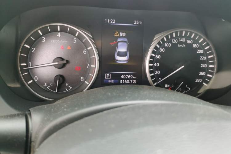 Used Infiniti Q50L 2022 2.0T Enjoyment Edition Odometer Close Up