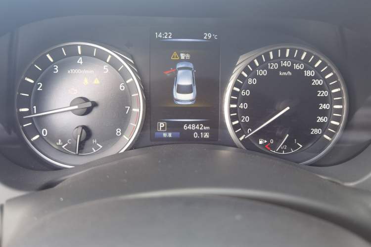 Used Infiniti Q50L 2022 2.0T Comfort Edition Odometer Close Up