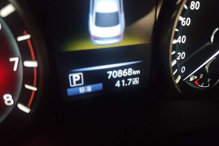 Used Infiniti Q50L 2022 2.0T Comfort Edition Odometer Close Up
