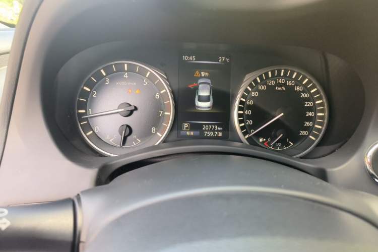 Used Infiniti Q50L 2022 2.0T Enjoyment Edition Odometer Close Up