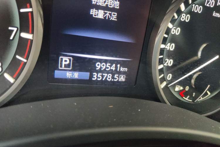 Used Infiniti Q50L 2022 2.0T Comfort Edition Odometer Close Up