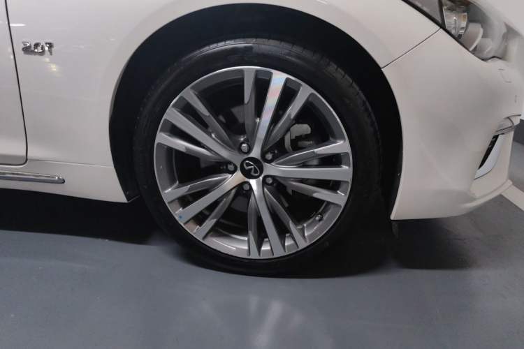 Used Infiniti Q50L 2022 2.0T WAVE Edition Right Front Wheel Hub