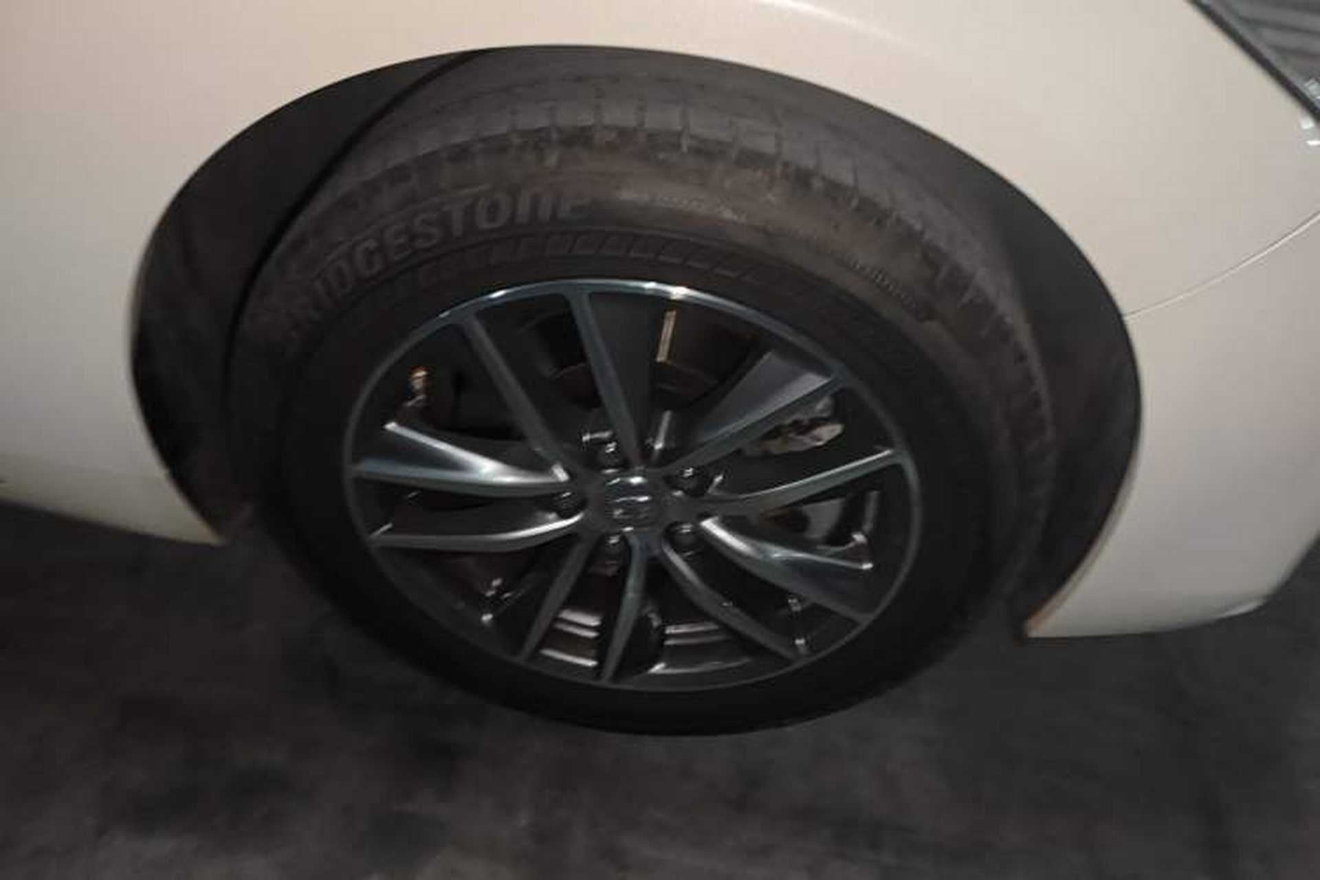 Used Infiniti Q50L 2022 2.0T Comfort Edition Right Front Wheel Hub