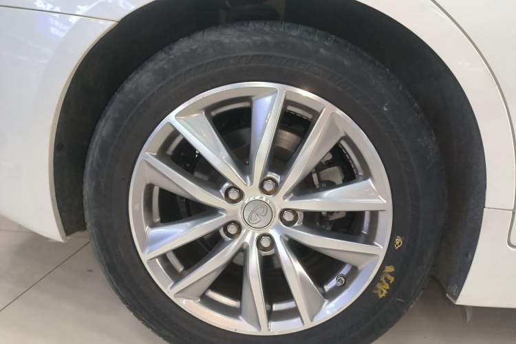 Used Infiniti Q50L 2022 2.0T Comfort Edition Right Rear Wheel Hub