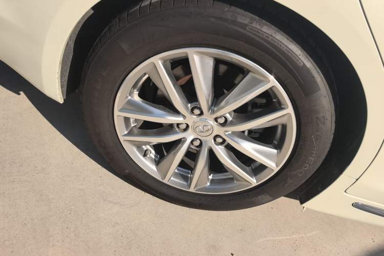 Used Infiniti Q50L 2022 2.0T Comfort Edition Right Rear Wheel Hub