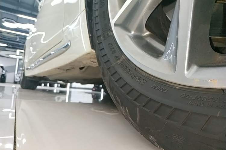 Used Infiniti Q50L 2022 2.0T Comfort Edition Right Side Sill