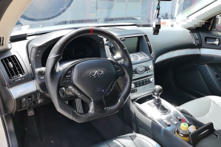 Used Infiniti Q60 2013 3.7L Center Console