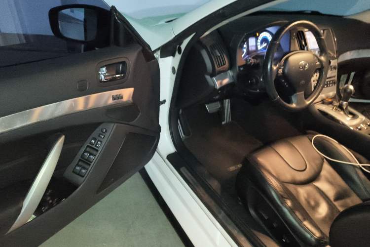 Used Infiniti Q60 2013 3.7L Driver Seat