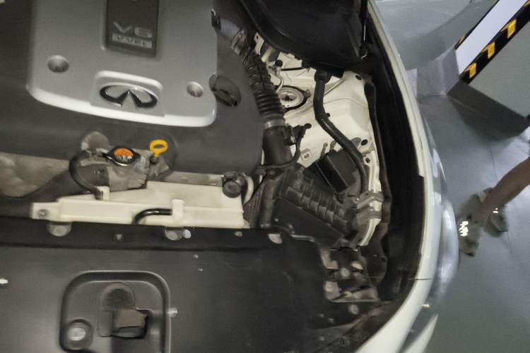 Used Infiniti Q60 2013 3.7L Engine Bay Left