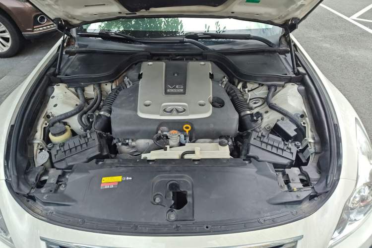 Used Infiniti Q60 2013 3.7L Engine Bay