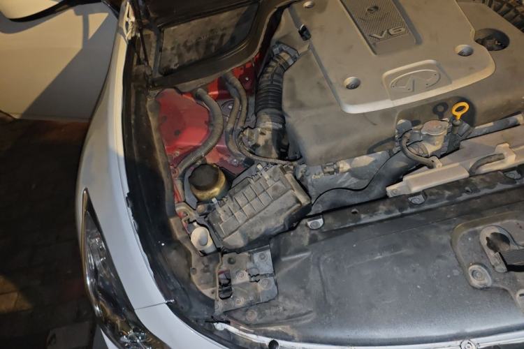 Used Infiniti Q60 2013 3.7L Engine Bay Right