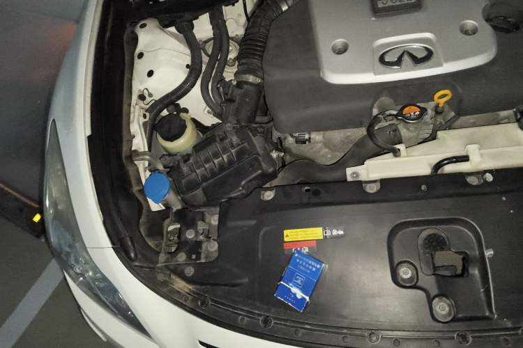 Used Infiniti Q60 2013 3.7L Engine Bay Right
