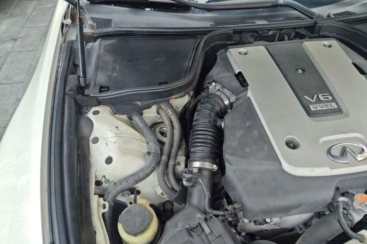 Used Infiniti Q60 2013 3.7L Engine Bay Right