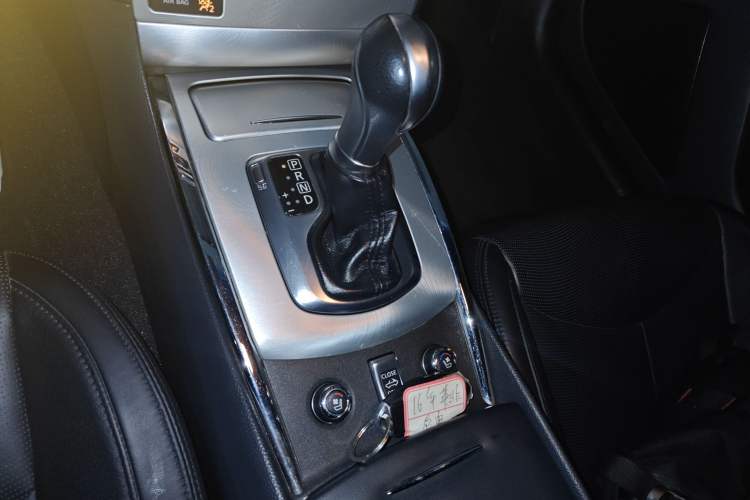 Used Infiniti Q60 2013 3.7L Gear Lever