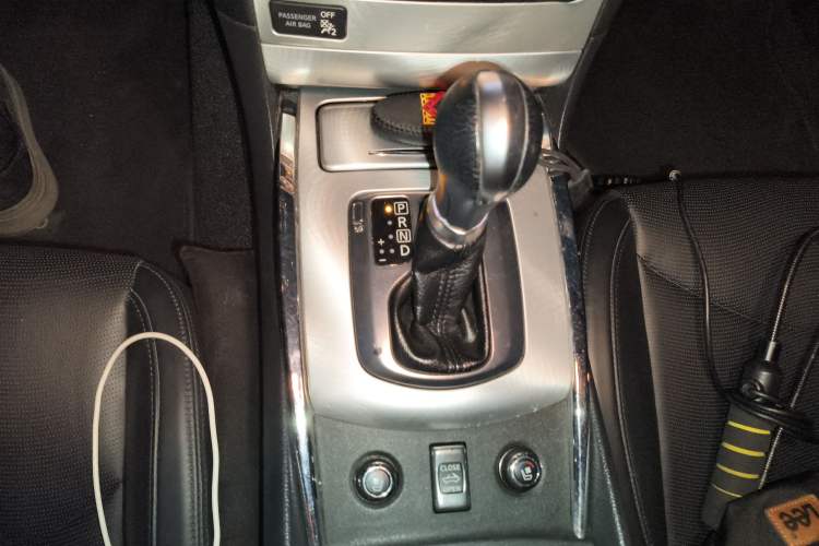 Used Infiniti Q60 2013 3.7L Gear Lever