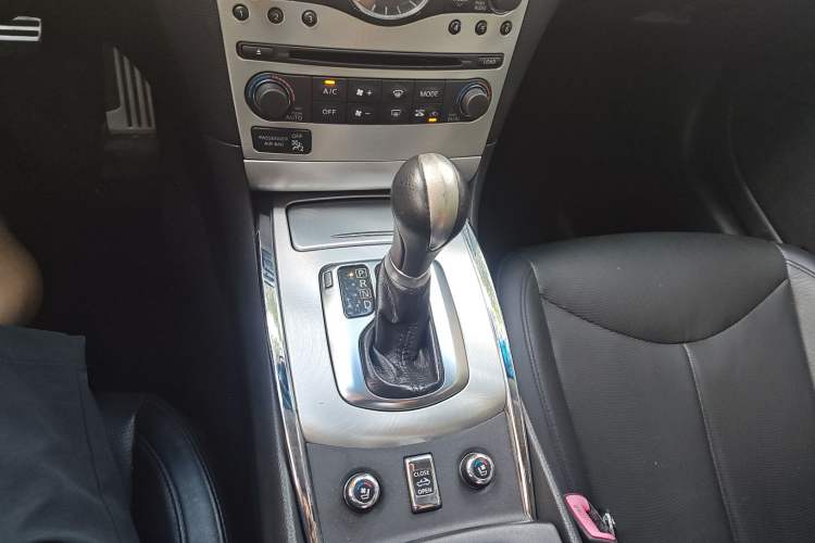 Used Infiniti Q60 2013 3.7L Gear Lever