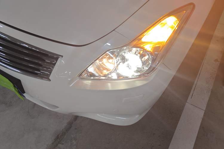 Used Infiniti Q60 2013 3.7L Left Front Headlight