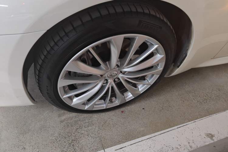 Used Infiniti Q60 2013 3.7L Left Front Wheel Hub