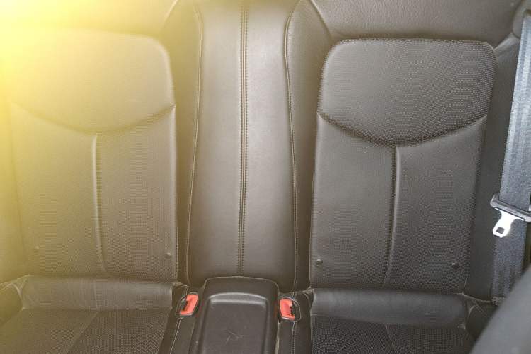 Used Infiniti Q60 2013 3.7L Left Rear Seat
