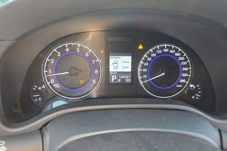 Used Infiniti Q60 2013 3.7L Odometer Close Up