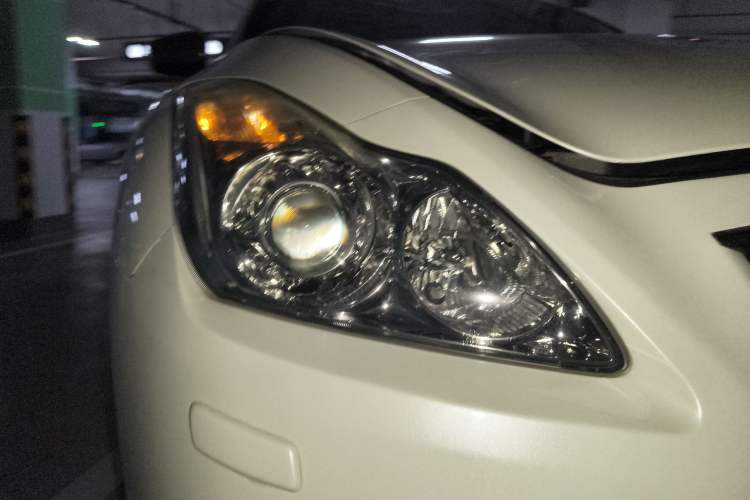 Used Infiniti Q60 2013 3.7L Right Front Headlight