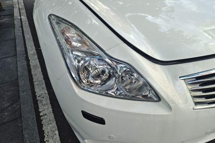 Used Infiniti Q60 2013 3.7L Right Front Headlight