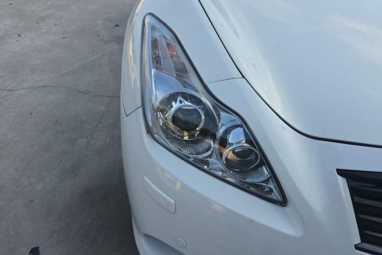 Used Infiniti Q60 2013 3.7L Right Front Headlight