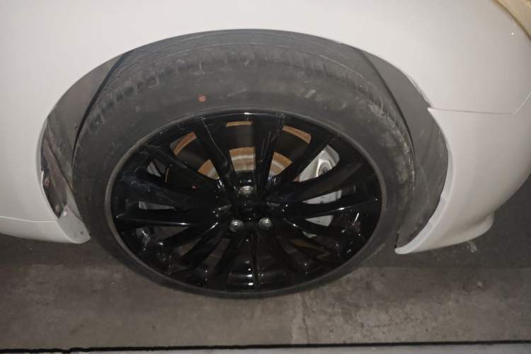 Used Infiniti Q60 2013 3.7L Right Front Wheel Hub