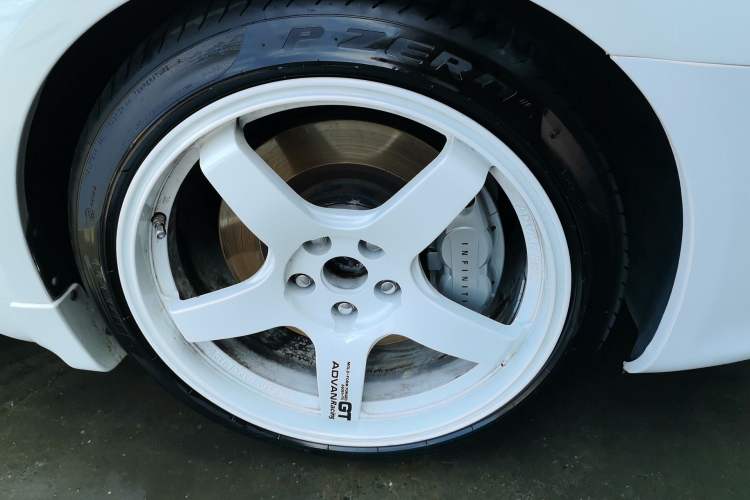 Used Infiniti Q60 2013 3.7L Right Front Wheel Hub
