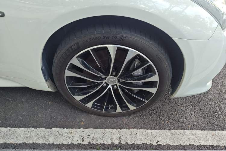 Used Infiniti Q60 2013 3.7L Right Front Wheel Hub