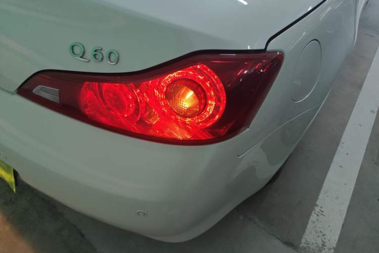 Used Infiniti Q60 2013 3.7L Right Rear Taillight