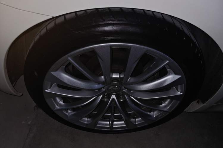 Used Infiniti Q60 2013 3.7L Right Rear Wheel Hub