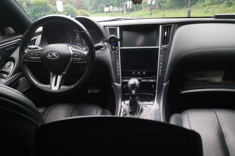 Used Infiniti Q60 2017 S 2.0T Luxury Sport Edition Center Console