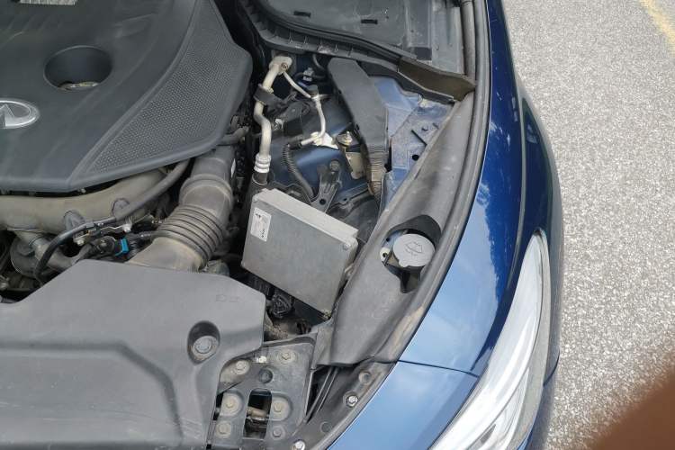 Used Infiniti Q60 2017 S 2.0T Luxury Sport Edition Engine Bay Left