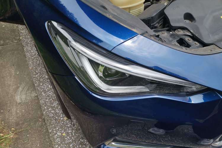 Used Infiniti Q60 2017 S 2.0T Luxury Sport Edition Right Front Headlight