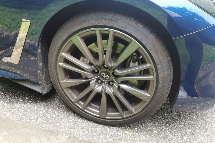 Used Infiniti Q60 2017 S 2.0T Luxury Sport Edition Right Front Wheel Hub