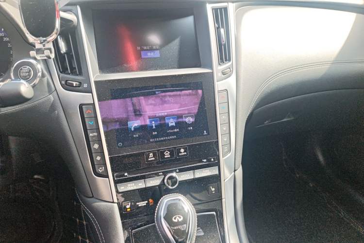 Used Infiniti Q60 2017 2.0T Luxury Edition Audio And AC Panel