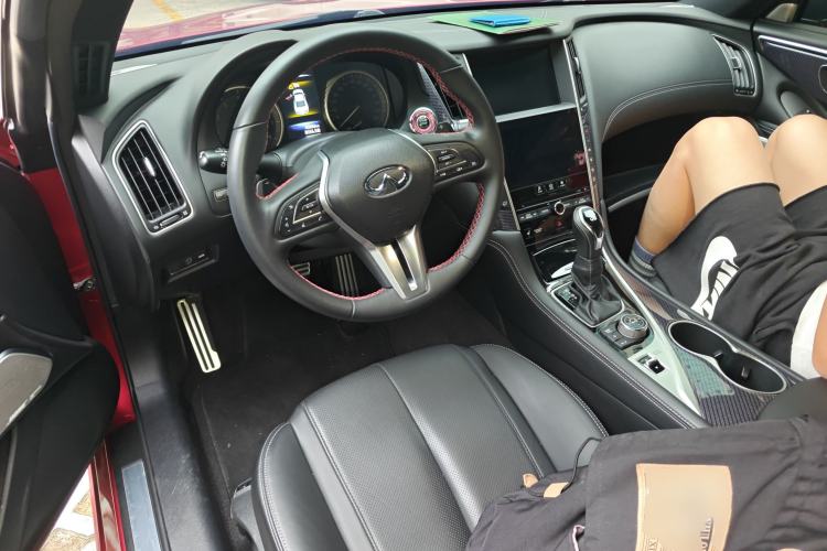 Used Infiniti Q60 2017 S 2.0T Luxury Sport Edition Center Console