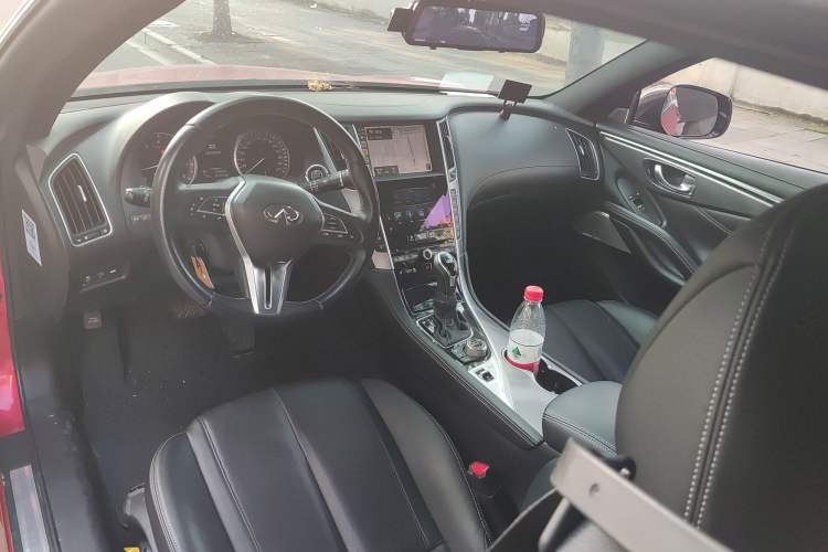 Used Infiniti Q60 2017 2.0T Luxury Edition Center Console