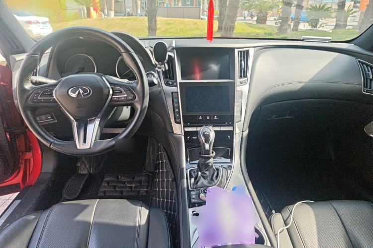 Used Infiniti Q60 2017 2.0T Luxury Edition Center Console