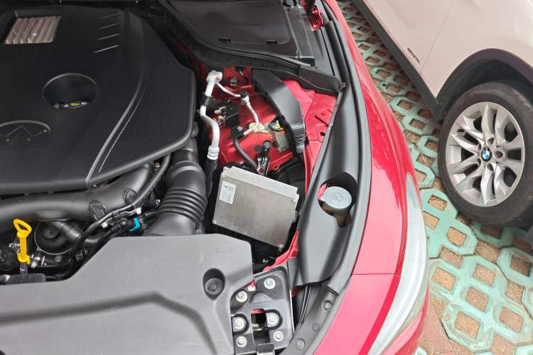 Used Infiniti Q60 2017 S 2.0T Luxury Sport Edition Engine Bay Left