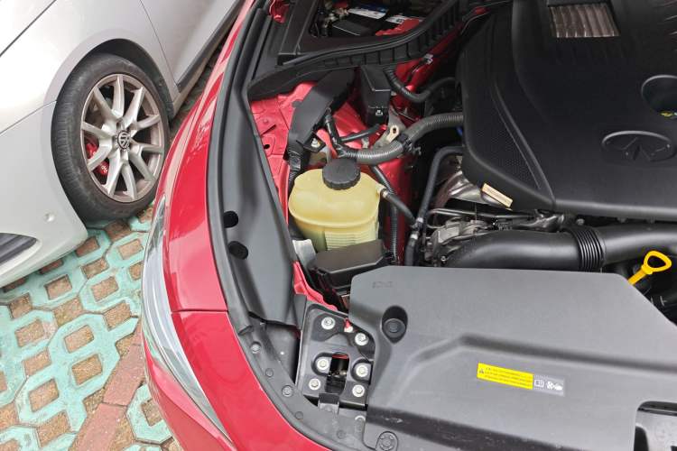 Used Infiniti Q60 2017 S 2.0T Luxury Sport Edition Engine Bay Right