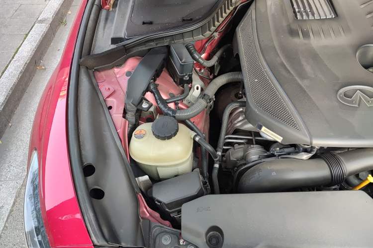 Used Infiniti Q60 2017 2.0T Luxury Edition Engine Bay Right