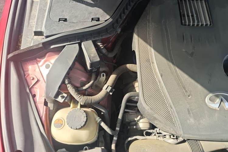 Used Infiniti Q60 2017 2.0T Luxury Edition Engine Bay Right